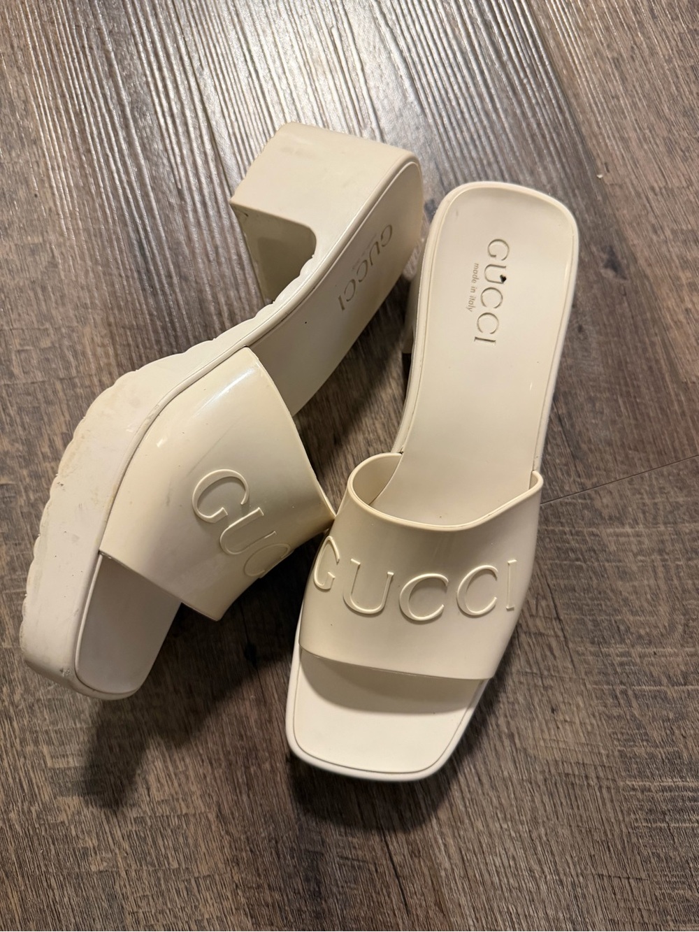 Gucci Cream Logo Square-Toe Slide Mules